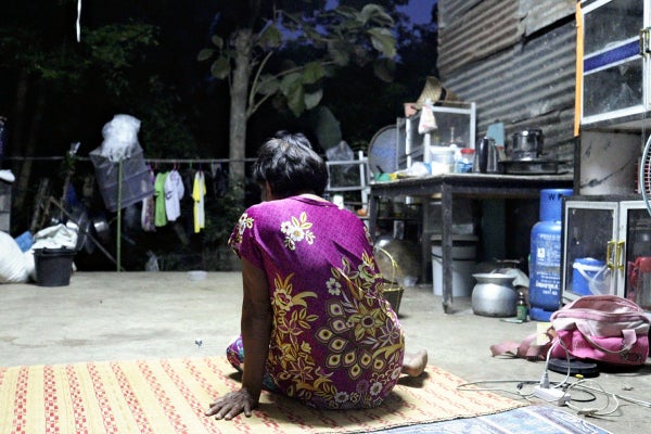 母親からの仕送りが家族の唯一の収入源…タイ北部の貧困な農村で暮らす少女の祖母が語る