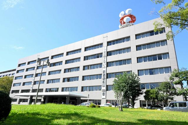 手錠どこへ？いまだ捜索中　少年が一時逃走、警官「しっかりかけた」