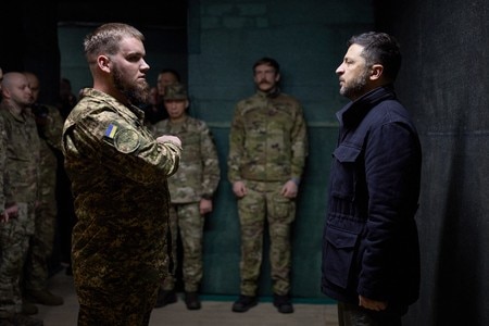 東部要衝から撤退示唆　ウクライナ大統領「死を強制せず」