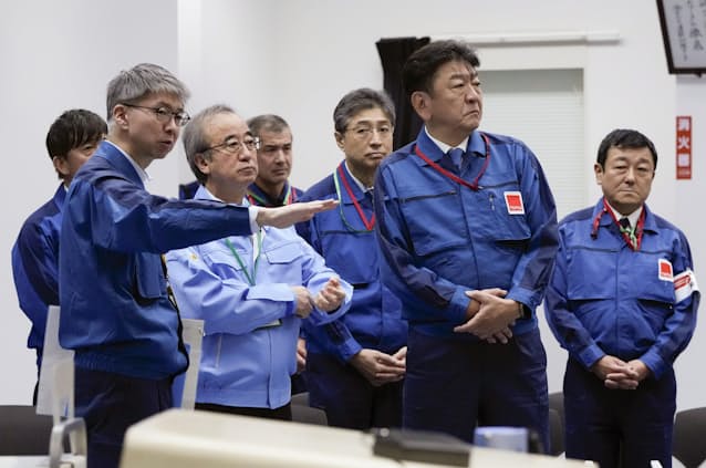 新潟知事、再稼働判断控える柏崎刈羽原発視察 　｢努力わかった｣