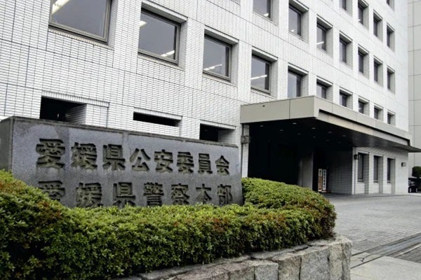 【愛媛】「家に死体が二つある」と届け出た男性の自宅に服を着たまま白骨化した２遺体「妻・知人男性と一緒に暮らしていた」…四国中央市