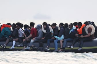 英が難民受け入れ厳格化へ　借り上げホテルや手当ての提供中止　本国が安全なら強制送還