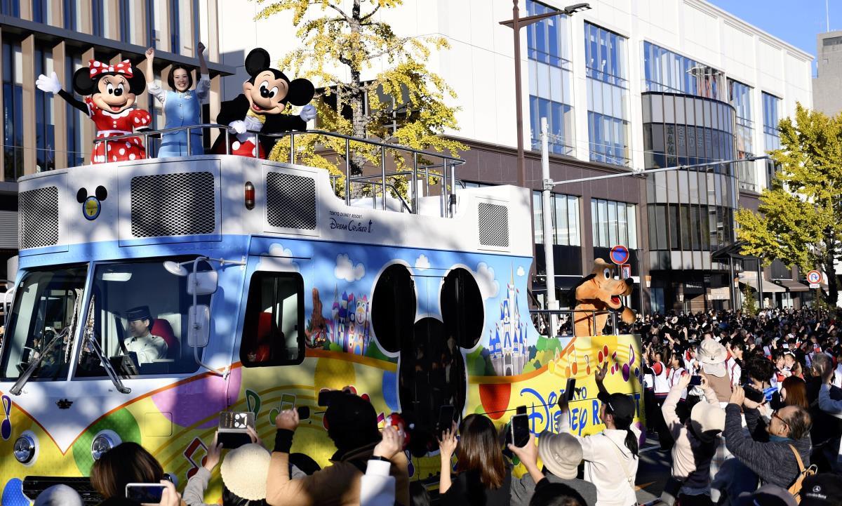 和歌山でディズニーパレード、６万人熱狂…「こんなに近くでミッキーに会えてうれしい」