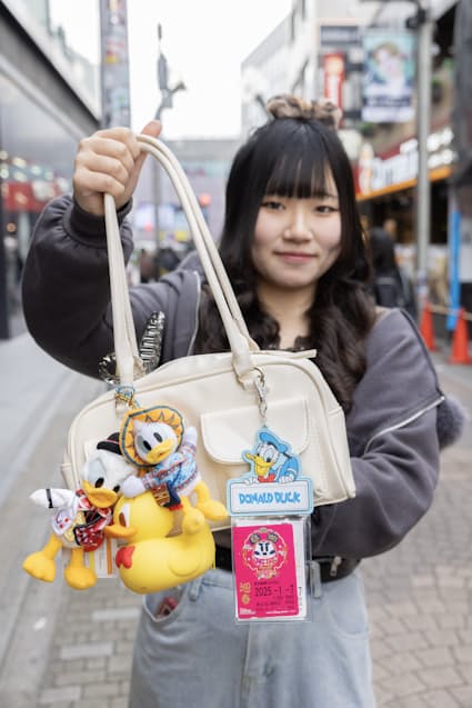 【ファッション】ぬいぐるみがブーム　バッグに付ける人が増えている