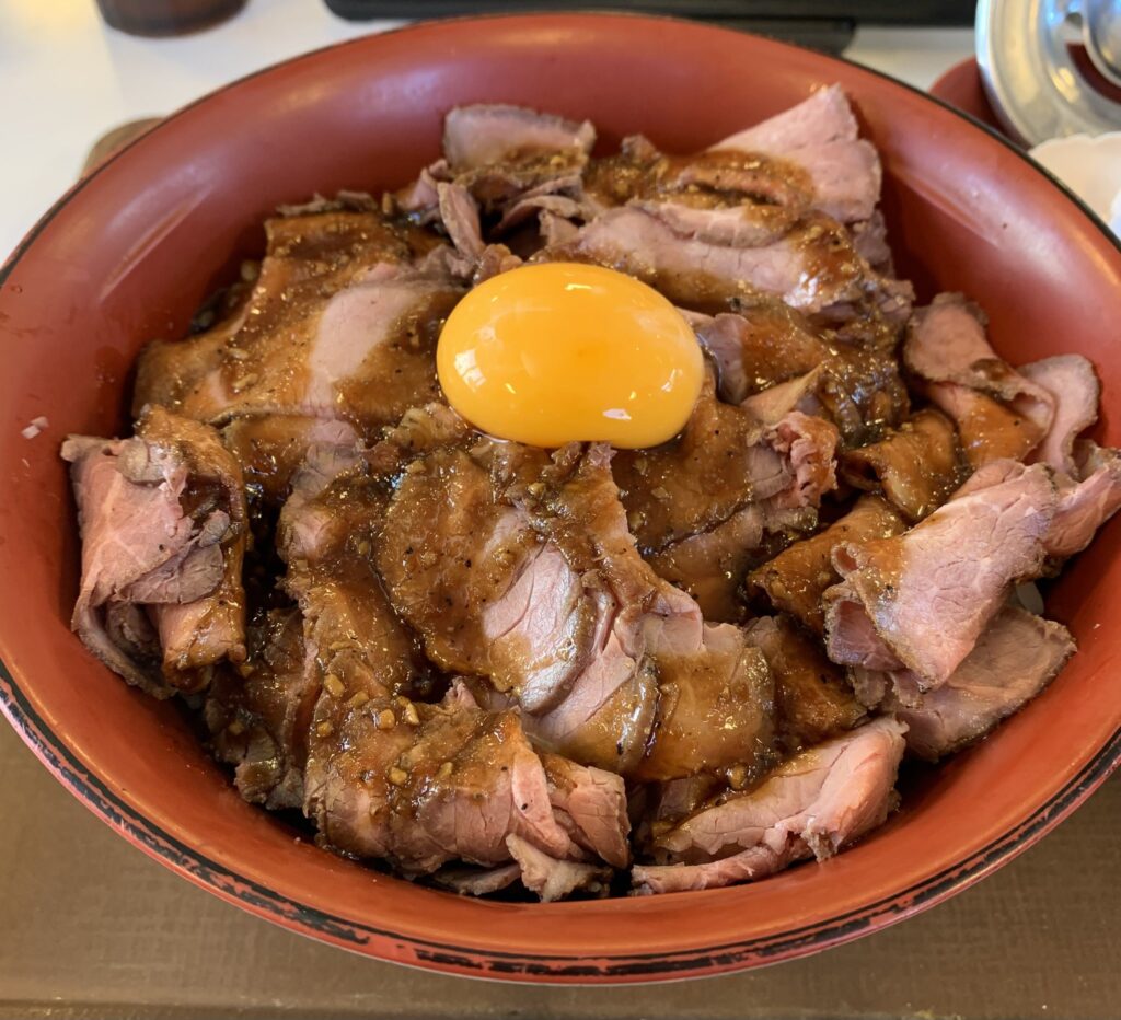 【大人気】すき家「ローストビーフ丼」、一次販売休止を発表 全国的に品薄の状態