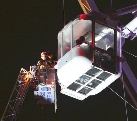 大阪・吹田の観覧車閉じ込め事故、未明に乗客全員の救助完了…落雷で９組２０人が閉じ込められる