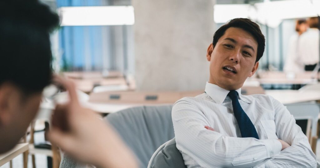 「実家の近くにクマが出た」→「引っ越せばいいのに」無神経な発言した同僚をスルーする？注意する？　(※架空のモデルケース)