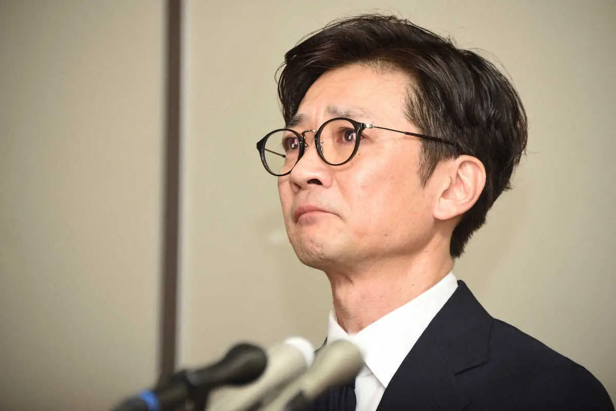 【芸能】国分太一　騒動後初の公の場で涙の謝罪「自ら取った行動により傷つけてしまった」　眼鏡姿でやつれた表情