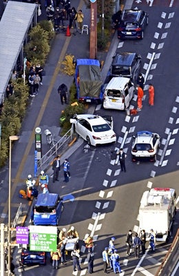 【東京】足立の盗難車暴走、逮捕の男が事故起こして逃走したと認める「車そのままにして自宅に帰った」