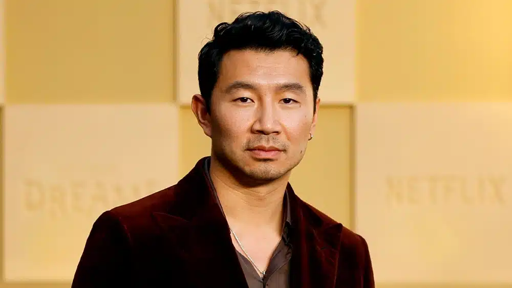 「アジア系はリスク？」俳優シム・リウがハリウッドの偏見を批判――白人優遇とキャスティング問題の実態