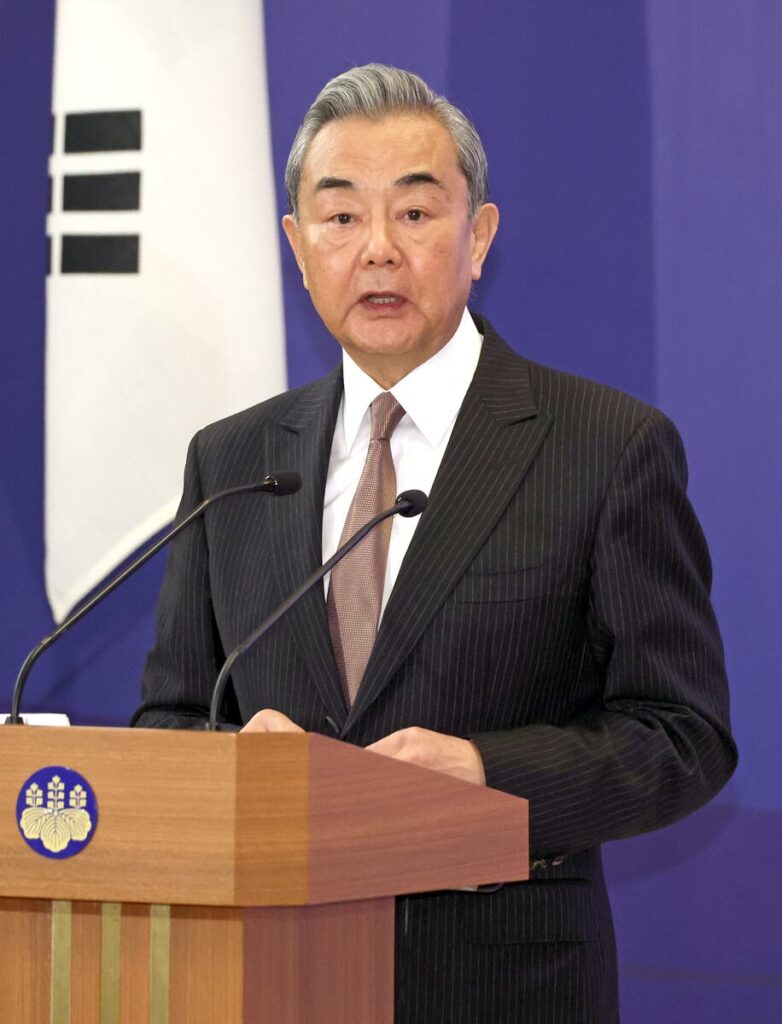 中国外相が高市首相発言巡り英国にも支持求める　「日本の問題で立場説明」外交攻勢続く