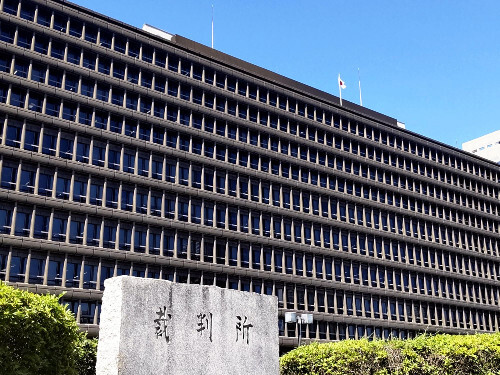 チョコパイ食べた従業員が逆転無罪