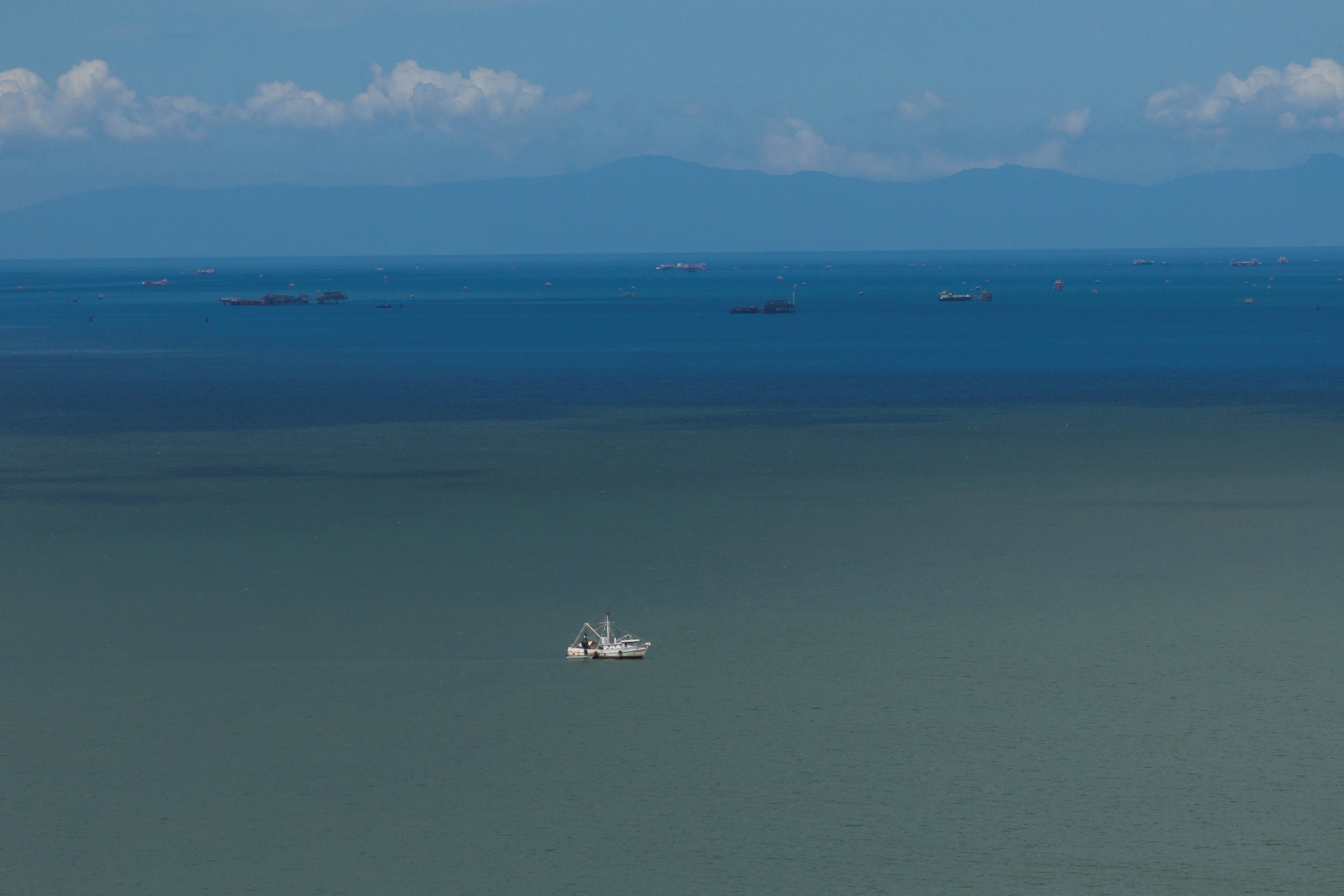 【国際】トランプ氏、ベネズエラ周辺空域「全面閉鎖」と警告