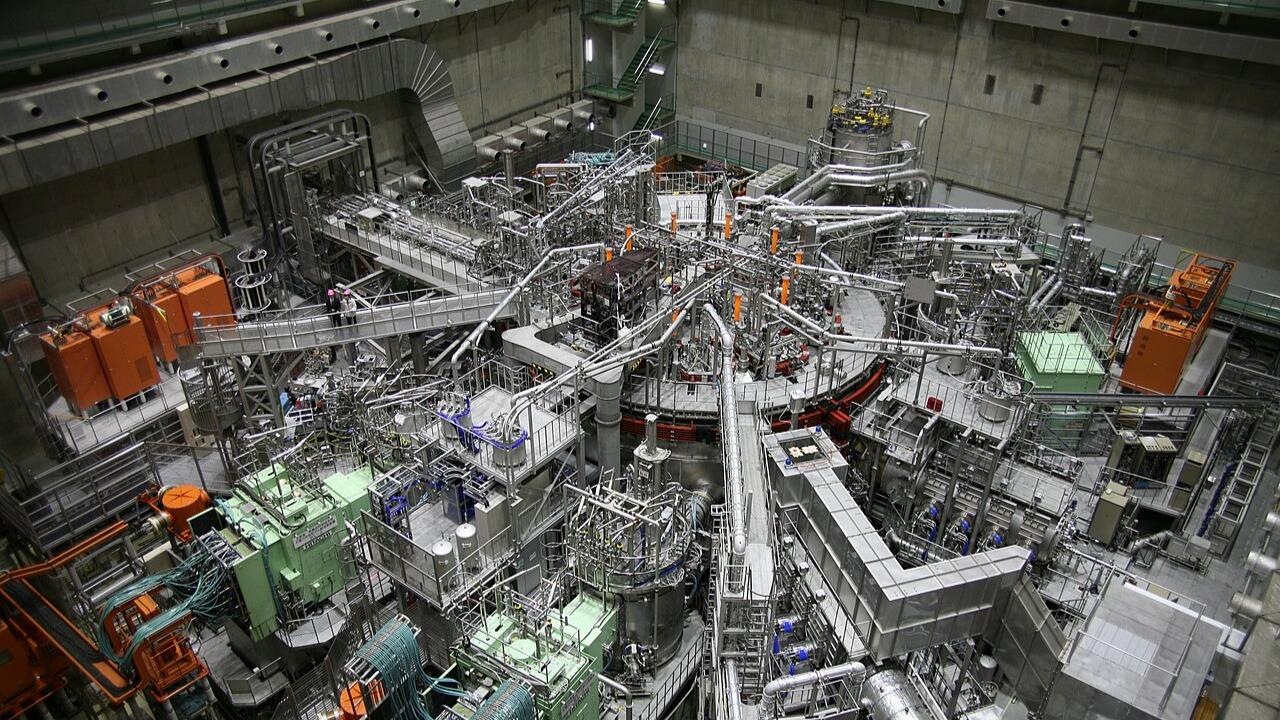 【日本が「人工太陽」実現に向けて前進】世界で初めてヘリカルフュージョンが高温超電導コイルの実証に成功