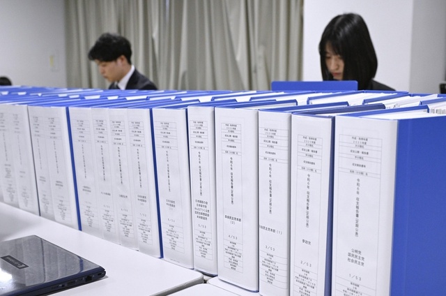 維新も政治資金でスナック　「政治活動の情報交換の場」