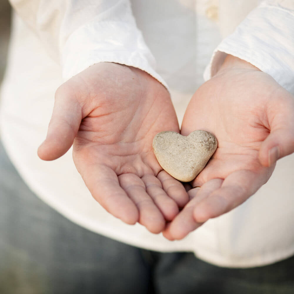 【キュン】貧乳女子がキュンとする彼氏からの褒め言葉９パターン