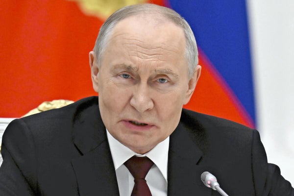 【英国】使用後に捨てた小瓶で…女性が神経剤「ノビチョク」により死亡、暗殺企てた露軍情報局を制裁対象に…「プーチン氏に道義的責任」