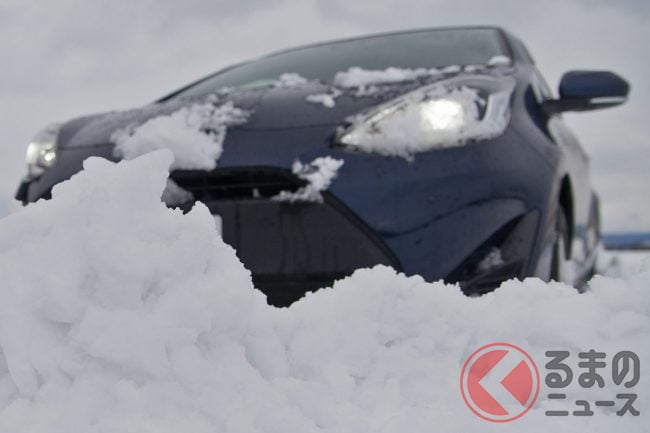 【新潟】大雪に関する注意が出ていた湯沢町の国道でノーマルタイヤ装着車による立ち往生が発生