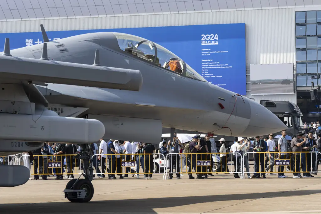 【中国空母機が自衛隊機にレーダー照射】防衛省が強く抗議