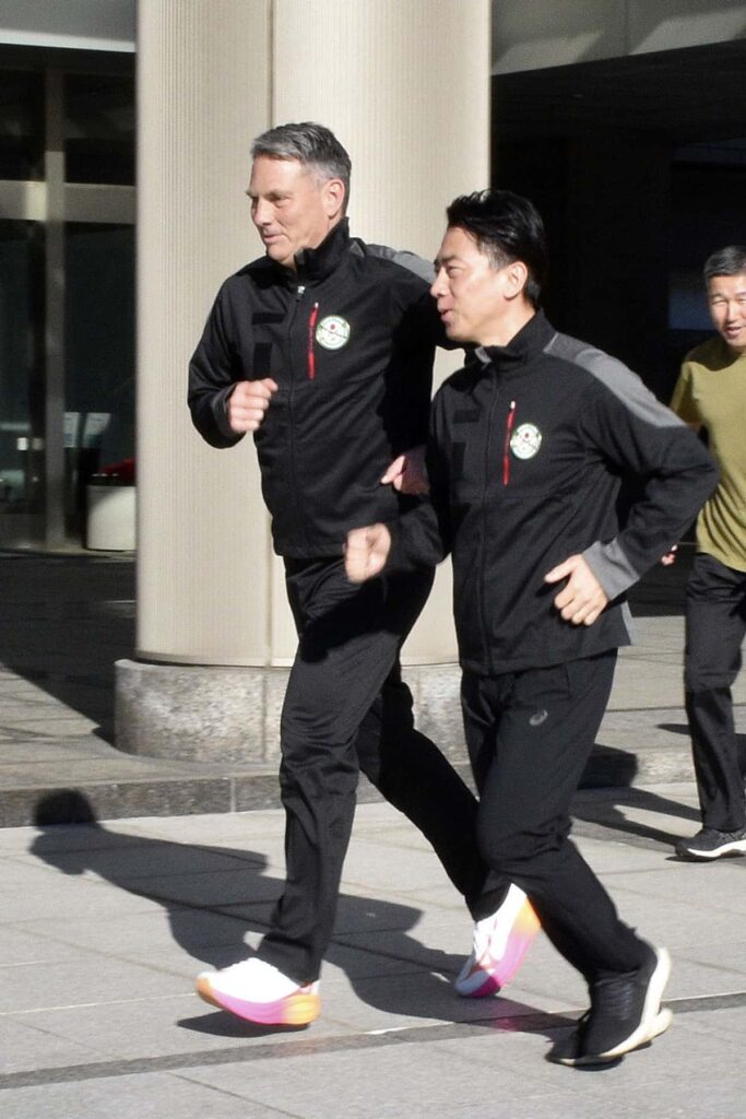 【日豪】小泉防衛相とマールズ副首相兼国防相が会談後一緒にランニング　防衛省の敷地内、絆の強さアピール