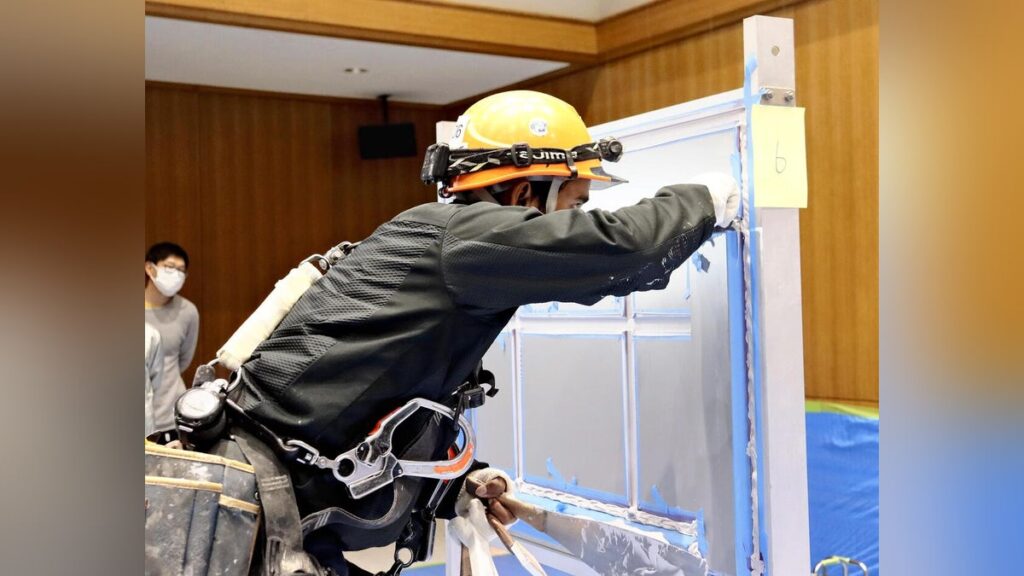 防水工事「シーリング」日本一に選ばれたのは特定技能の外国人…技術指導実り初快挙「単なる労働力でなく仲間意識が大事」