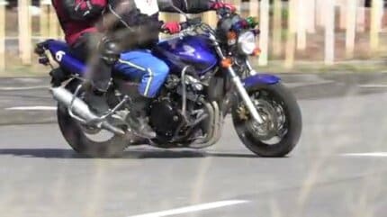 【愛媛】西条ドライビングスクールで指導員が大型バイクで転倒し頭蓋骨骨折の重体 休み時間の教習準備中にコース内で発生 西条市