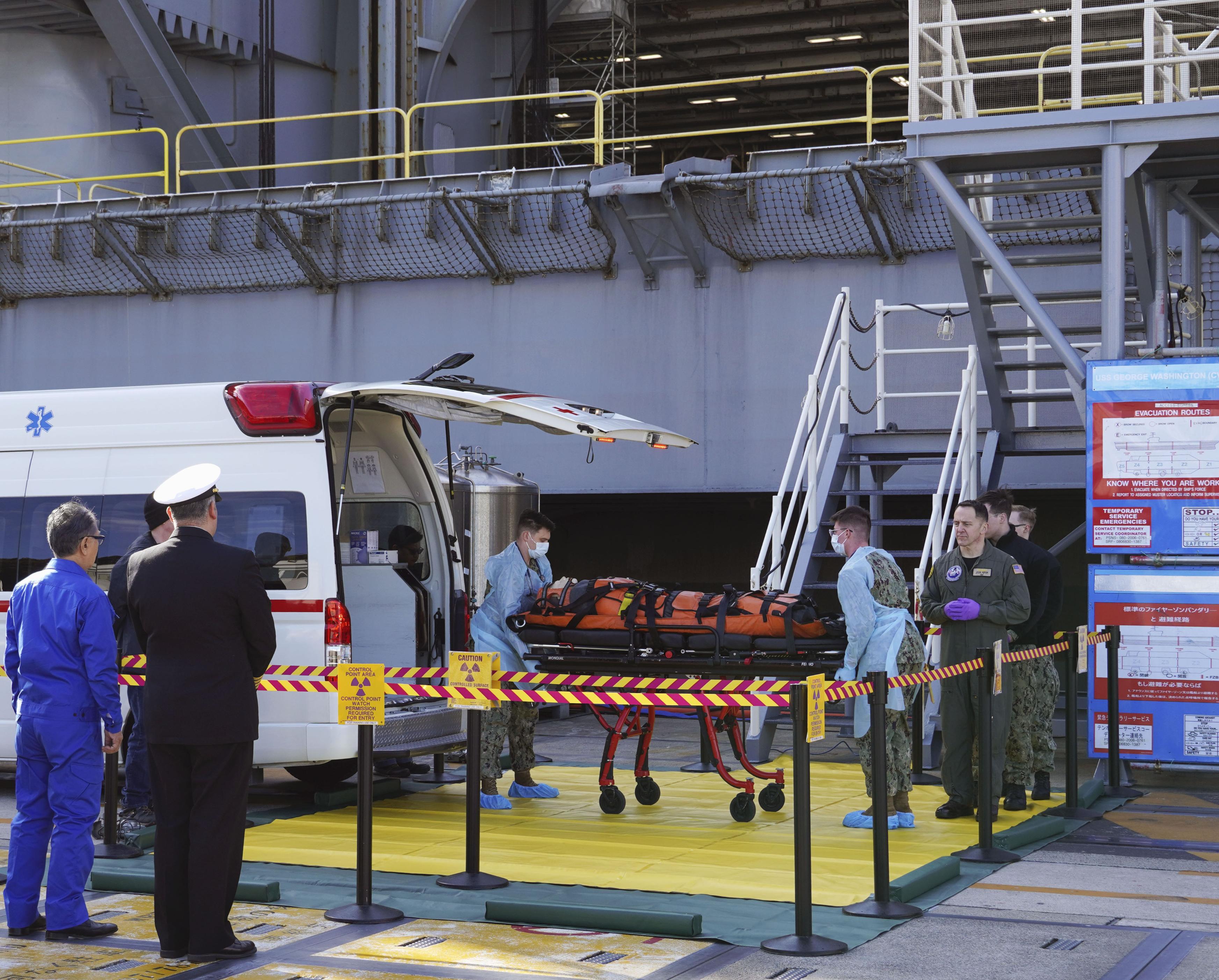 微量の放射性物質を含む水が手に付着したとの想定で、日米訓練　横須賀、原子力空母の乗組員