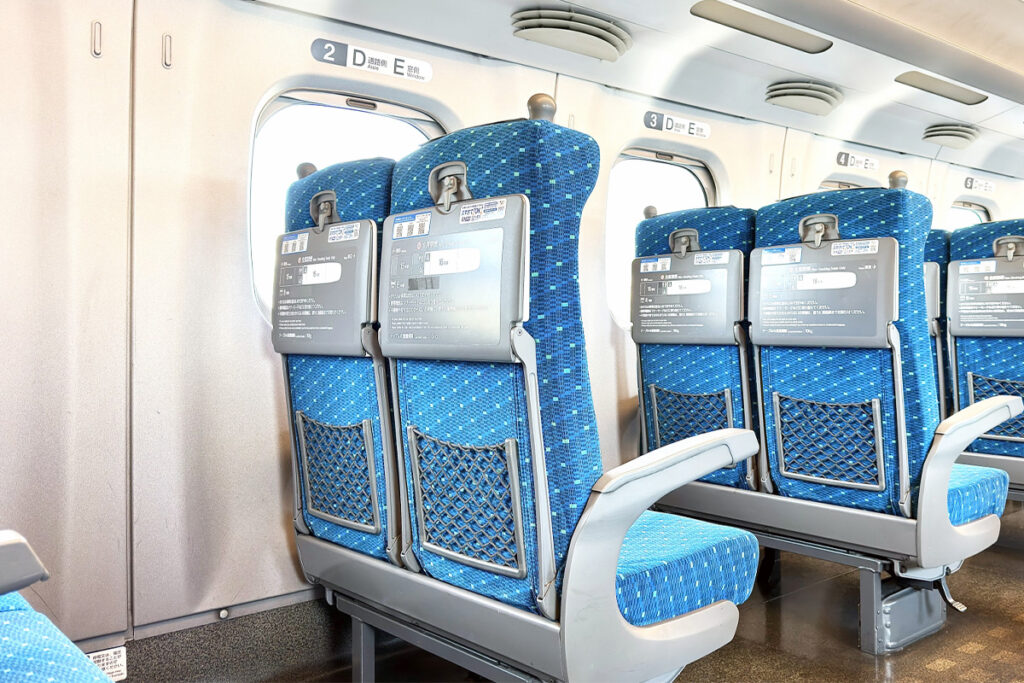 【トラブル】新幹線の予約スペースに無断荷物「中国人がキレ出して駅員と喧嘩」　日本人客も加わって…車内騒然