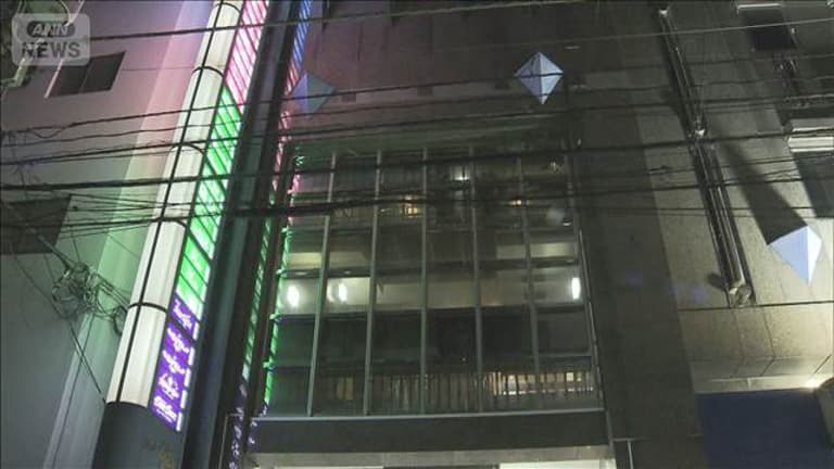 横浜の繁華街で繁華街でビルの非常階段に“ほぼ全裸”の男性が倒れ死亡