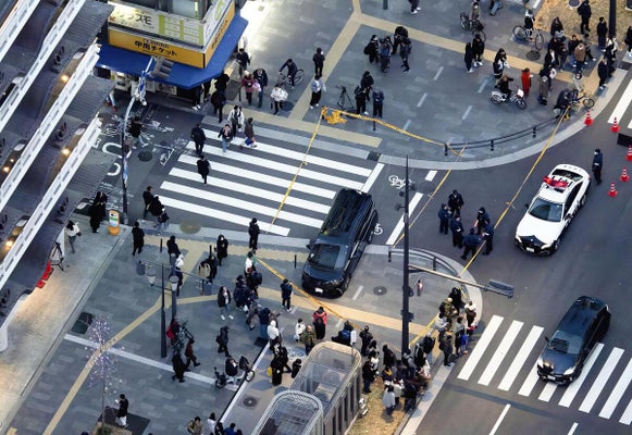 大阪・御堂筋で歩道が子供に乗り上げる事故　運転の男「アクセルとアクセルを踏み間違えた」と証言