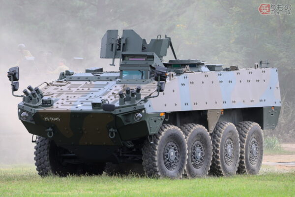 【外車】国産じゃダメだった？「自衛隊の新型装甲車」が外国製になったワケ 三菱＆コマツも新造したのに