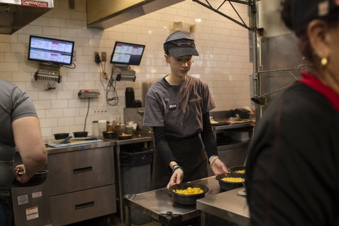 大学卒業者と非大学卒業者の死亡率格差が拡大している…米国