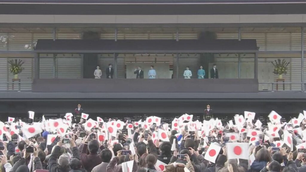 「新年一般参賀」の最中　男が最前列で全裸になり現行犯逮捕　公然わいせつの疑い　皇宮警察らに取り押さえられる