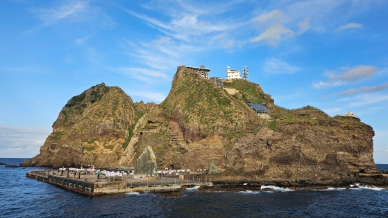 韓国警察庁「独島初日の出」で新年あいさつも恥さらす…「日没」写真で新年でもなく