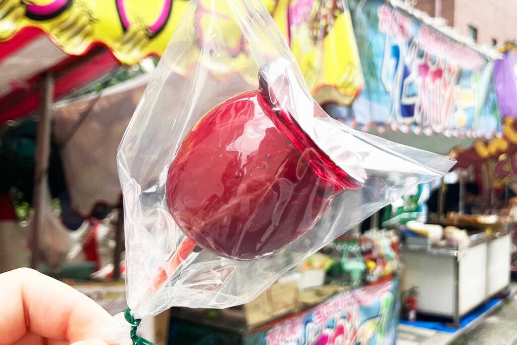 【社会】 「二度と屋台では買わない」孫があわや…初詣“腐ったリンゴアメ”に怒り　ネットで共感続々