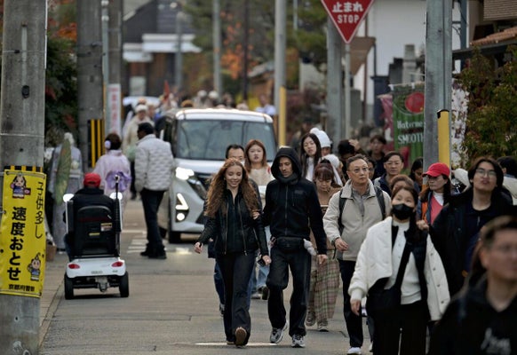 【京都】嵐山の生活道路で事故相次ぐ、混み合う観光地で「抜け道」走る車が増えたか…京都府警と関連企業がタッグで対策に本腰