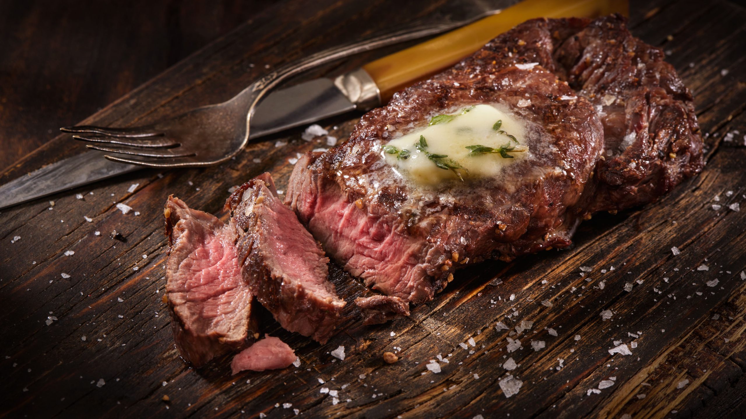 「ステーキとバターを食べよ」米国の新食事ガイドラインが波紋