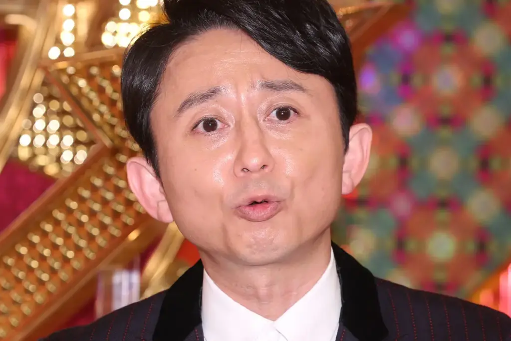 【紅白】《内村、大泉の復帰求める声も》  有吉弘行、アドリブに苦戦で微妙な間を連発…　露呈した『紅白』司会との相性の悪さ