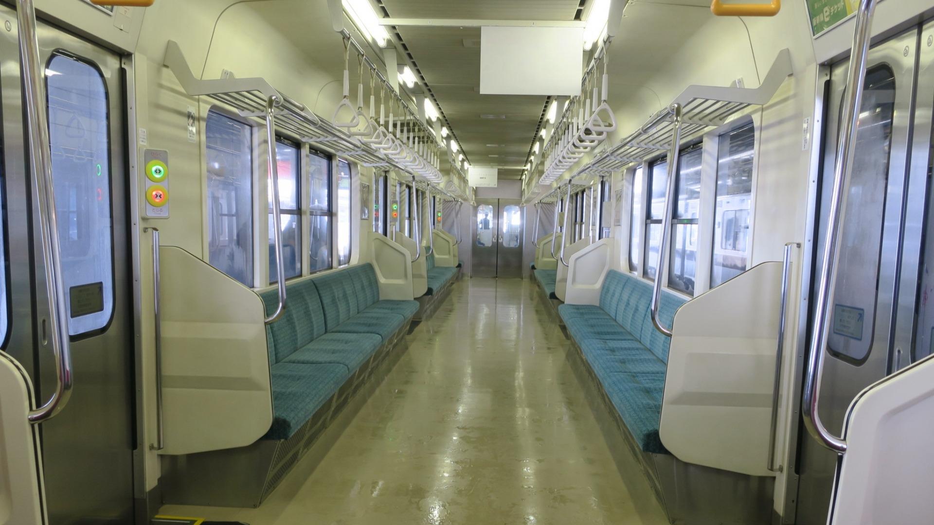 地方鉄道が「快適さ」を選べなくなった理由　ロングシート化が進む普通列車の現実