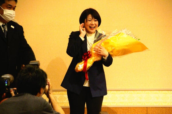 小川晶氏、小中学校の給食費無料化で支持広げる　「しっかり働けと言われた」