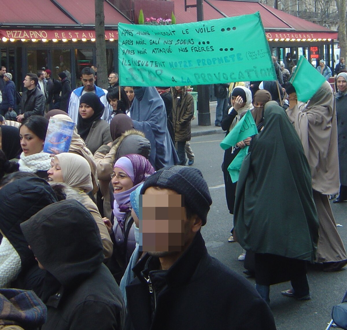 ロサンゼルスにてイラン革命を支持する群衆デモ、何者かがトラックでジハード