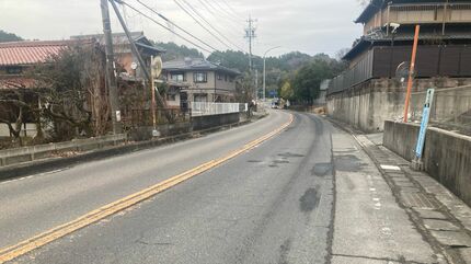 クレーンのアームがはみ出たか、男性死亡