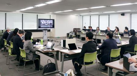 遺族補償年金の男女差解消、報告書案了承－厚労省