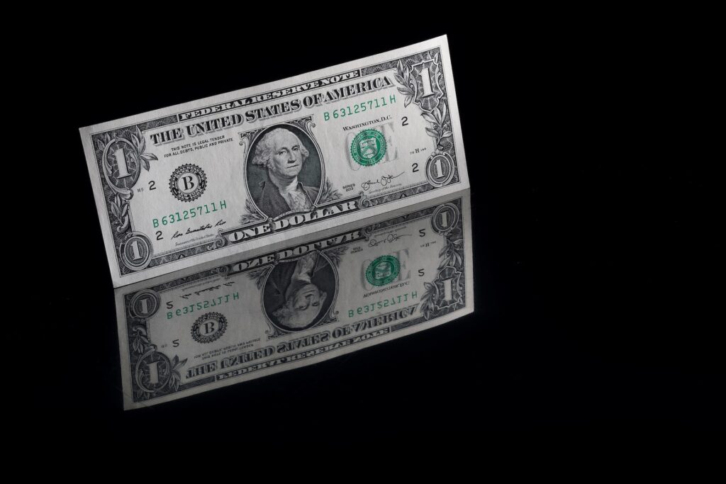 【東京外国為替市場・個人投資家】トレイダーズ証券市場部長 「為替介入による円急騰を期待して、ドルの上値で円買いを入れる参加者が多い」