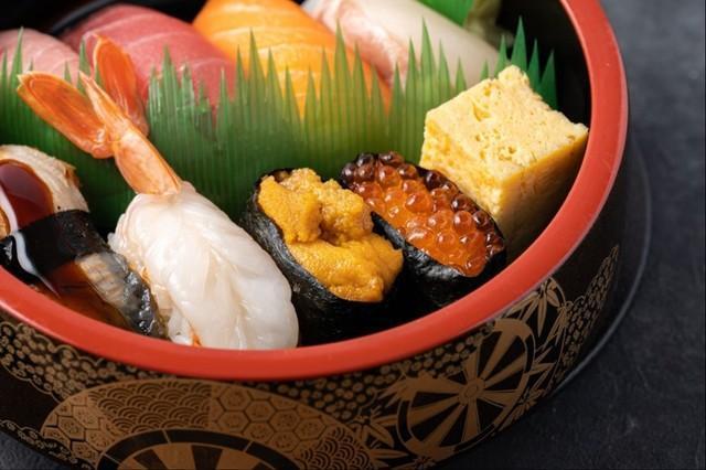 【漫画】官公庁オークションに、人気漫画家の原画が出品！？…(将太の寿司)