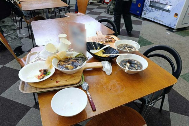 【セルフサービス】「マジで外国人マナー悪すぎる」スキー場の食べ残し放置にあ然…様変わりのゲレンデ、想像絶する実情