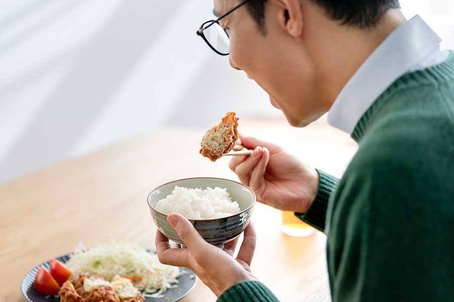 【医学】家族の分まで食べてしまう「食い尽くし系」は病気のサイン？　医療的支援が必要な状態の見分け方を心療内科医が解説