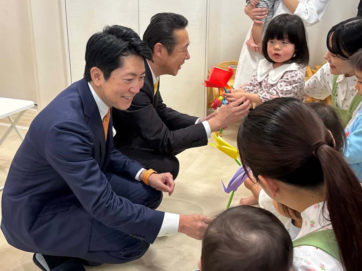 【こども】「ベビーシッター利用促進」へ政府が連絡会議開催　佐藤啓副長官「家庭の負担軽減推進する」