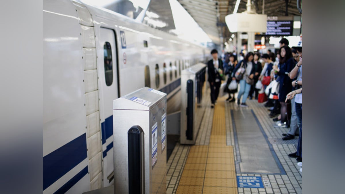 【マナー】新幹線の自由席「治安悪すぎて怖い」トイレに立ったら席を奪われた