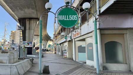 【苦難の歴史】「昼間なのに人とすれ違わない」「天井に蜘蛛の巣、落書きも散見」…かつての商都で閑散、改善策も実らなかった「茨城の廃墟モール」